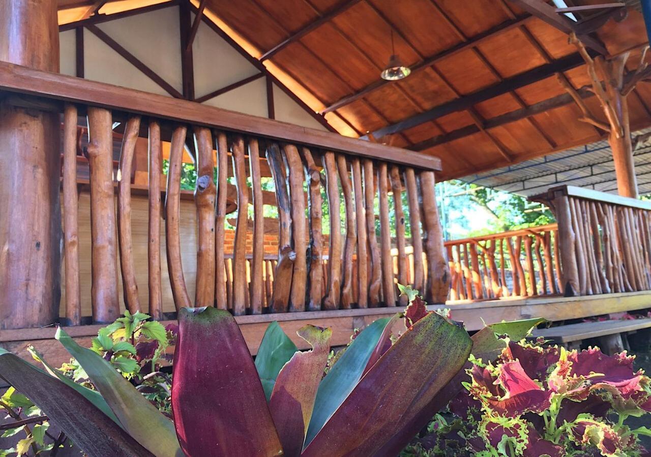 Raffles Inn Labuan Bajo Kültér fotó